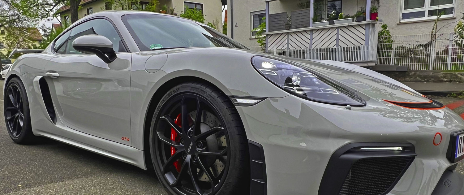 Auto mit Lackschutzfolie