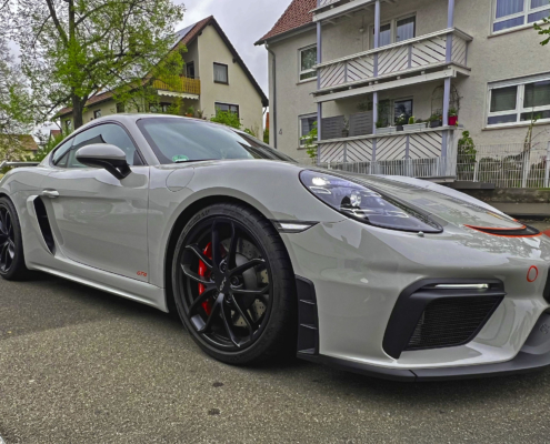 Auto mit Lackschutzfolie
